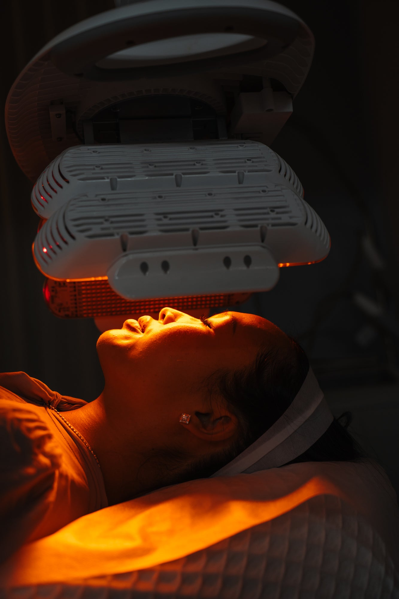 LED light therapy by cosmetic experts at Sydney's Ilumaé Skin Bar