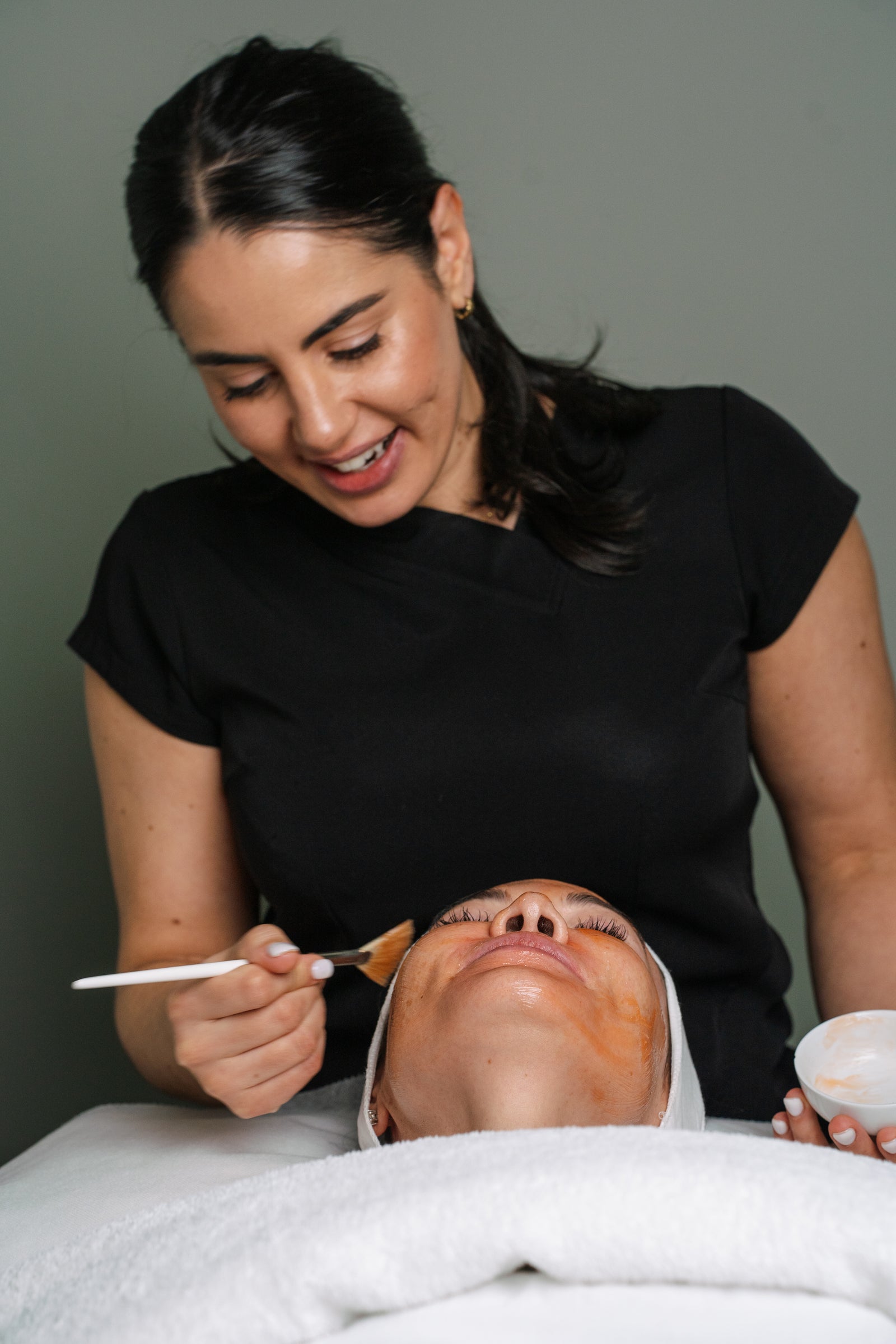 Dermal therapist doing a pigmentation facial at Sydney's Ilumaé Skin Bar